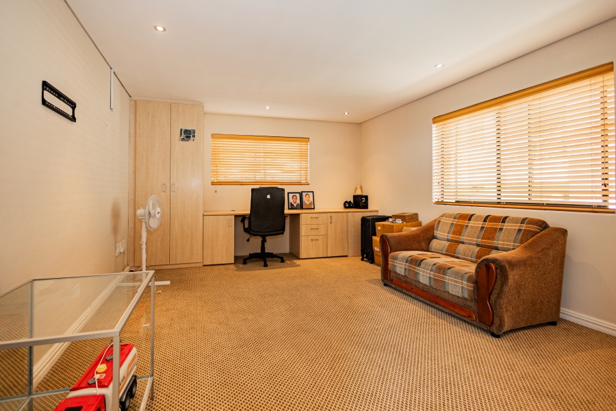 6 Bedroom Property for Sale in Baronetcy Estate Western Cape